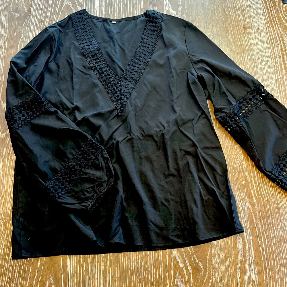 Women’s size large Black Boho Bubble Sleeve Top